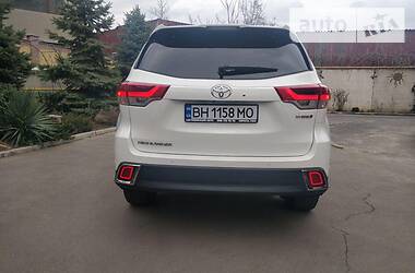 Позашляховик / Кросовер Toyota Highlander 2017 в Одесі