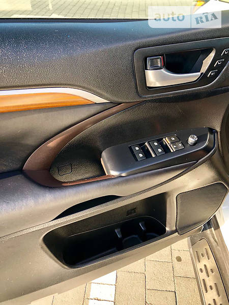 Позашляховик / Кросовер Toyota Highlander 2017 в Хмельницькому фото 8 Позашляховик / Кросовер Toyota Highlander 2017 в Хмельницькому