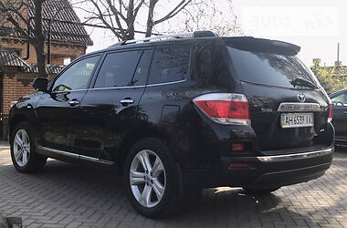 Позашляховик / Кросовер Toyota Highlander 2012 в 