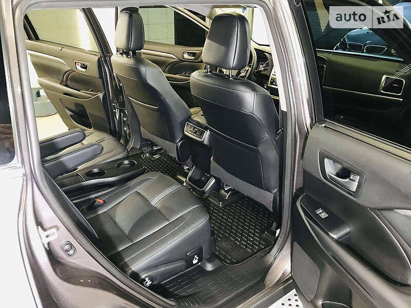 Позашляховик / Кросовер Toyota Highlander 2017 в Дніпрі фото 15 Позашляховик / Кросовер Toyota Highlander 2017 в Дніпрі