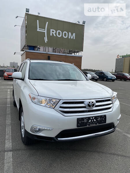 Позашляховик / Кросовер Toyota Highlander 2012 в 