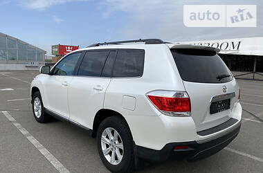 Позашляховик / Кросовер Toyota Highlander 2012 в 