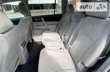 Позашляховик / Кросовер Toyota Highlander 2012 в 
