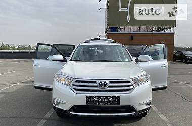 Позашляховик / Кросовер Toyota Highlander 2012 в 