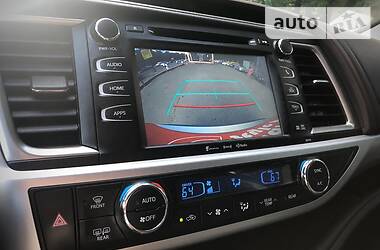 Позашляховик / Кросовер Toyota Highlander 2017 в 