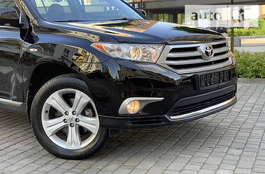 Позашляховик / Кросовер Toyota Highlander 2012 в 