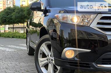 Позашляховик / Кросовер Toyota Highlander 2012 в 
