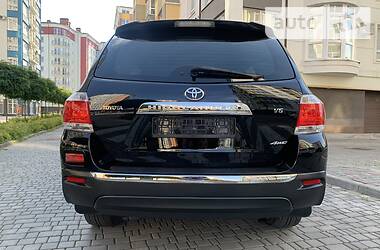 Позашляховик / Кросовер Toyota Highlander 2012 в 