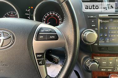 Позашляховик / Кросовер Toyota Highlander 2012 в 