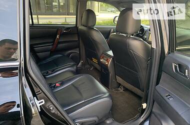 Позашляховик / Кросовер Toyota Highlander 2012 в 