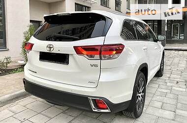 Внедорожник / Кроссовер Toyota Highlander 2018 в Киеве