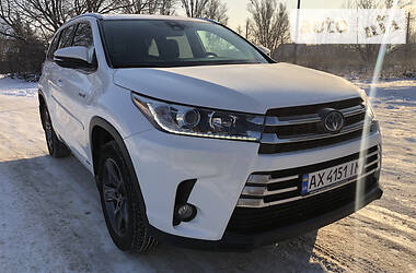 Внедорожник / Кроссовер Toyota Highlander 2018 в Харькове