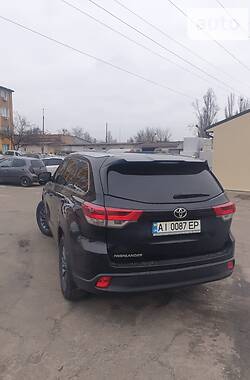 Внедорожник / Кроссовер Toyota Highlander 2017 в Киеве