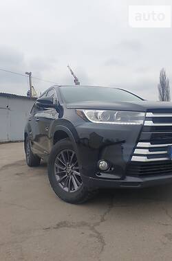 Внедорожник / Кроссовер Toyota Highlander 2017 в Киеве