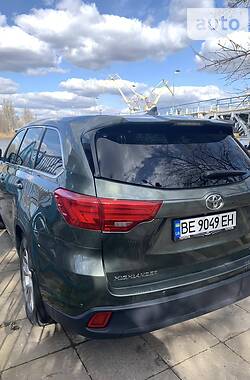 Внедорожник / Кроссовер Toyota Highlander 2014 в Николаеве