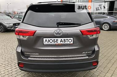 Внедорожник / Кроссовер Toyota Highlander 2017 в Львове