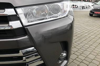 Внедорожник / Кроссовер Toyota Highlander 2017 в Львове
