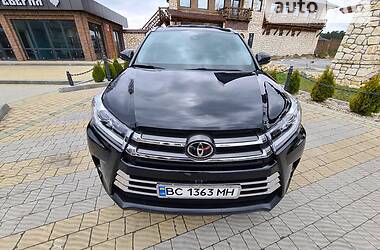 Позашляховик / Кросовер Toyota Highlander 2016 в Львові