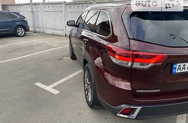 Внедорожник / Кроссовер Toyota Highlander 2019 в Киеве