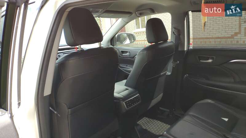 Позашляховик / Кросовер Toyota Highlander 2014 в Умані