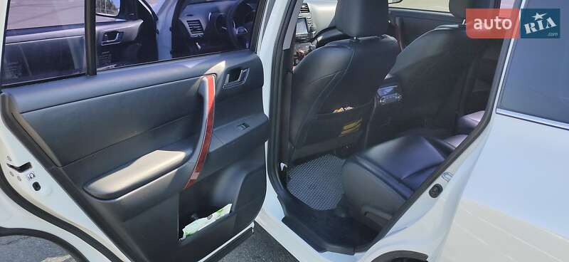 Позашляховик / Кросовер Toyota Highlander 2013 в Києві