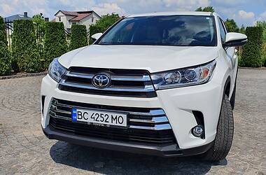 Внедорожник / Кроссовер Toyota Highlander 2018 в Жовкве