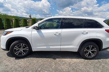 Внедорожник / Кроссовер Toyota Highlander 2018 в Жовкве