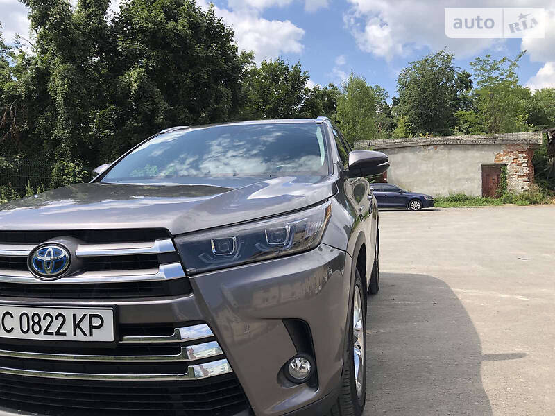 Позашляховик / Кросовер Toyota Highlander 2017 в Львові
