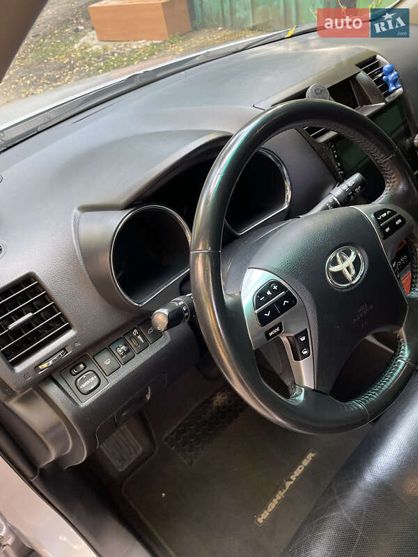 Позашляховик / Кросовер Toyota Highlander 2011 в Кривому Розі