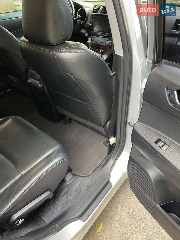 Позашляховик / Кросовер Toyota Highlander 2011 в Кривому Розі