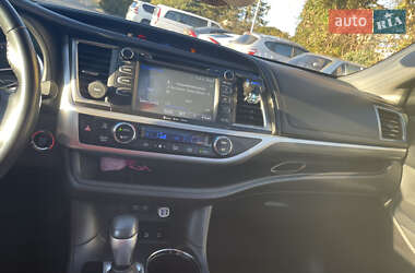 Внедорожник / Кроссовер Toyota Highlander 2017 в 