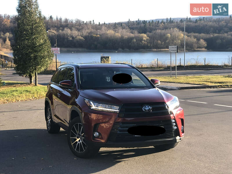 Внедорожник / Кроссовер Toyota Highlander 2017 в Бориславе