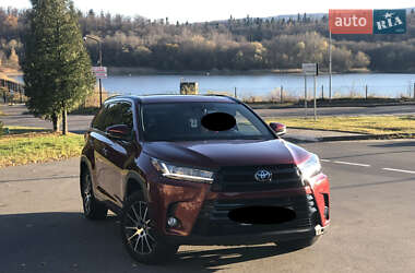 Внедорожник / Кроссовер Toyota Highlander 2017 в 
