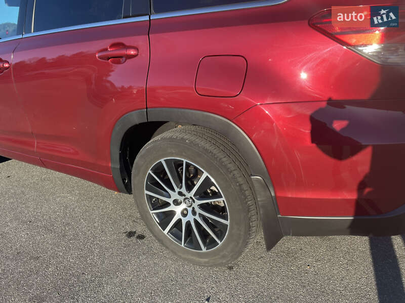 Внедорожник / Кроссовер Toyota Highlander 2017 в Бориславе
