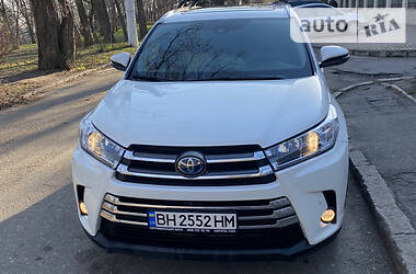 Внедорожник / Кроссовер Toyota Highlander 2016 в Черноморске