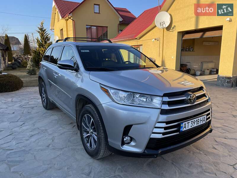 Внедорожник / Кроссовер Toyota Highlander 2018 в Ивано-Франковске