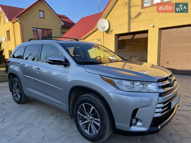Внедорожник / Кроссовер Toyota Highlander 2018 в Ивано-Франковске