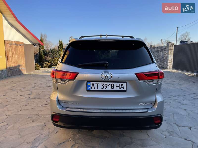 Внедорожник / Кроссовер Toyota Highlander 2018 в Ивано-Франковске