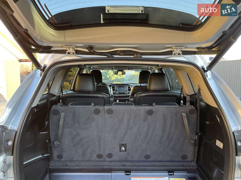 Внедорожник / Кроссовер Toyota Highlander 2018 в Ивано-Франковске