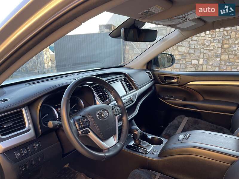Внедорожник / Кроссовер Toyota Highlander 2018 в Ивано-Франковске