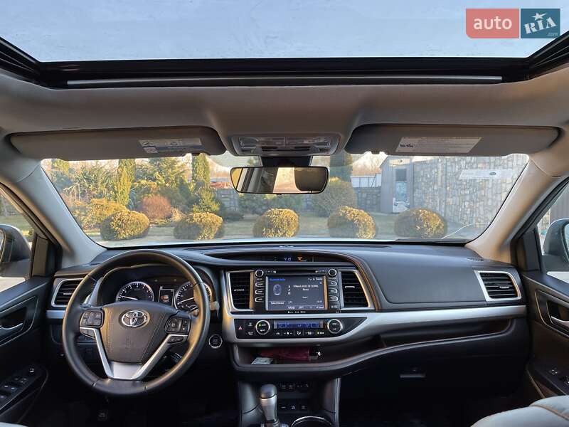 Внедорожник / Кроссовер Toyota Highlander 2018 в Ивано-Франковске