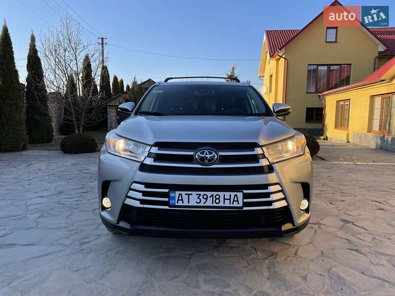 Внедорожник / Кроссовер Toyota Highlander 2018 в Ивано-Франковске