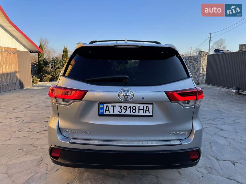 Внедорожник / Кроссовер Toyota Highlander 2018 в Ивано-Франковске