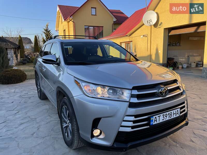 Внедорожник / Кроссовер Toyota Highlander 2018 в Ивано-Франковске