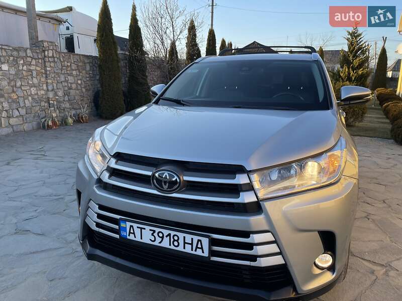Внедорожник / Кроссовер Toyota Highlander 2018 в Ивано-Франковске