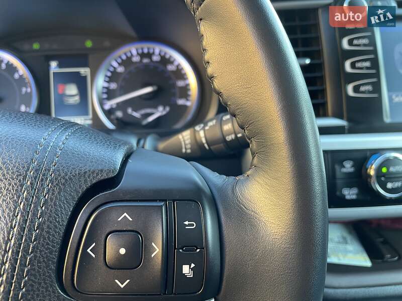 Внедорожник / Кроссовер Toyota Highlander 2018 в Ивано-Франковске