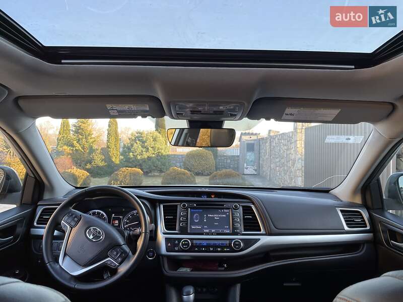 Внедорожник / Кроссовер Toyota Highlander 2018 в Ивано-Франковске