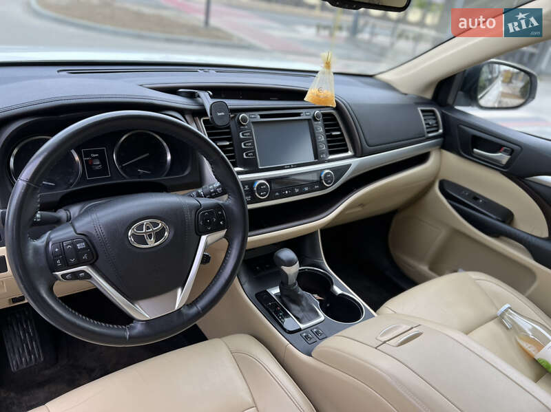 Внедорожник / Кроссовер Toyota Highlander 2015 в Ужгороде