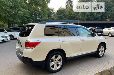 Позашляховик / Кросовер Toyota Highlander 2012 в Чернівцях