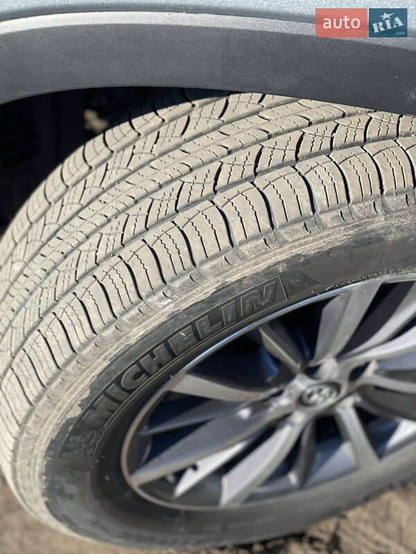 Внедорожник / Кроссовер Toyota Highlander 2019 в Харькове